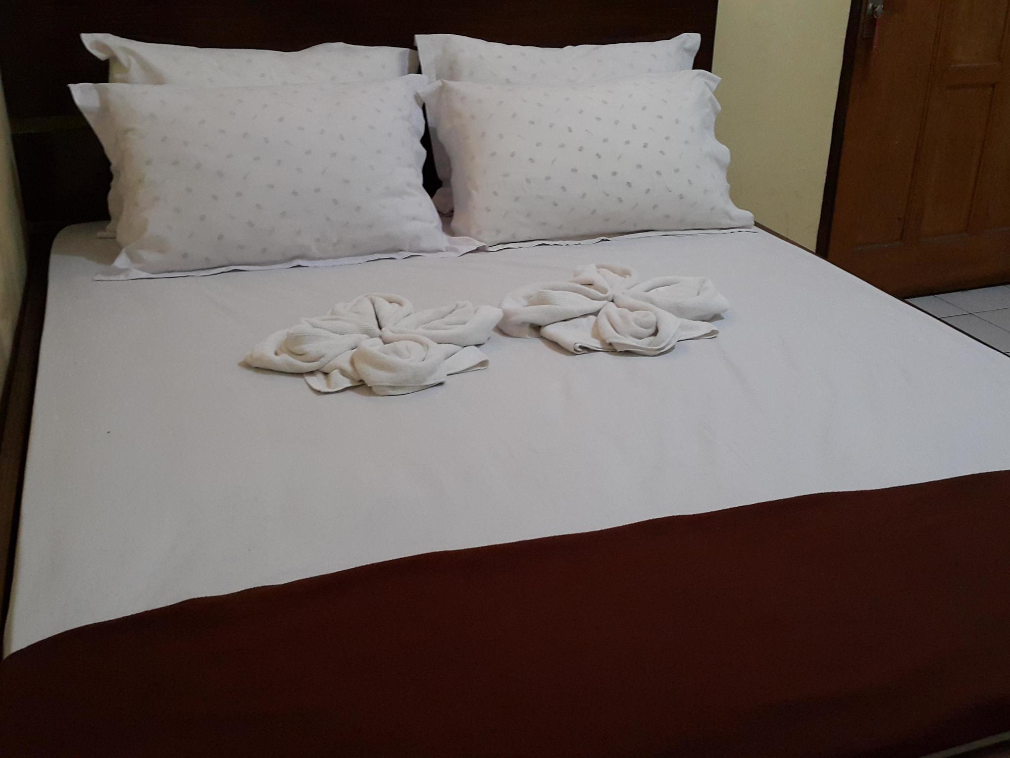 Hotel Cendrawasih Jember Bagian luar foto