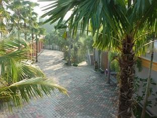 Hotel Cendrawasih Jember Bagian luar foto
